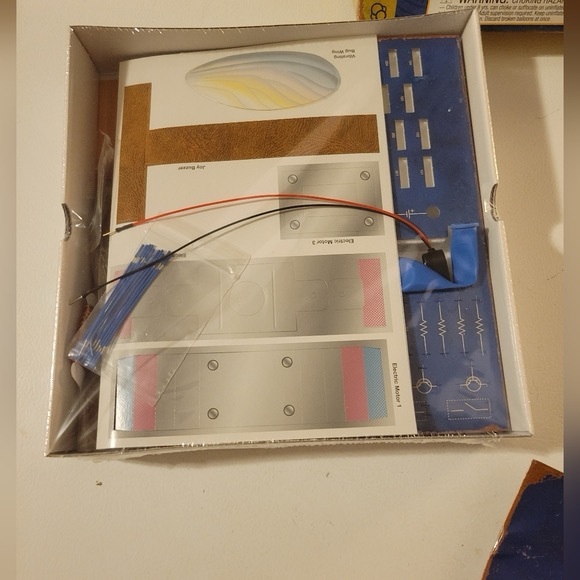 The Dangerous Book For Boys Essential Electronics Kit Nib - Picture 2 of 5